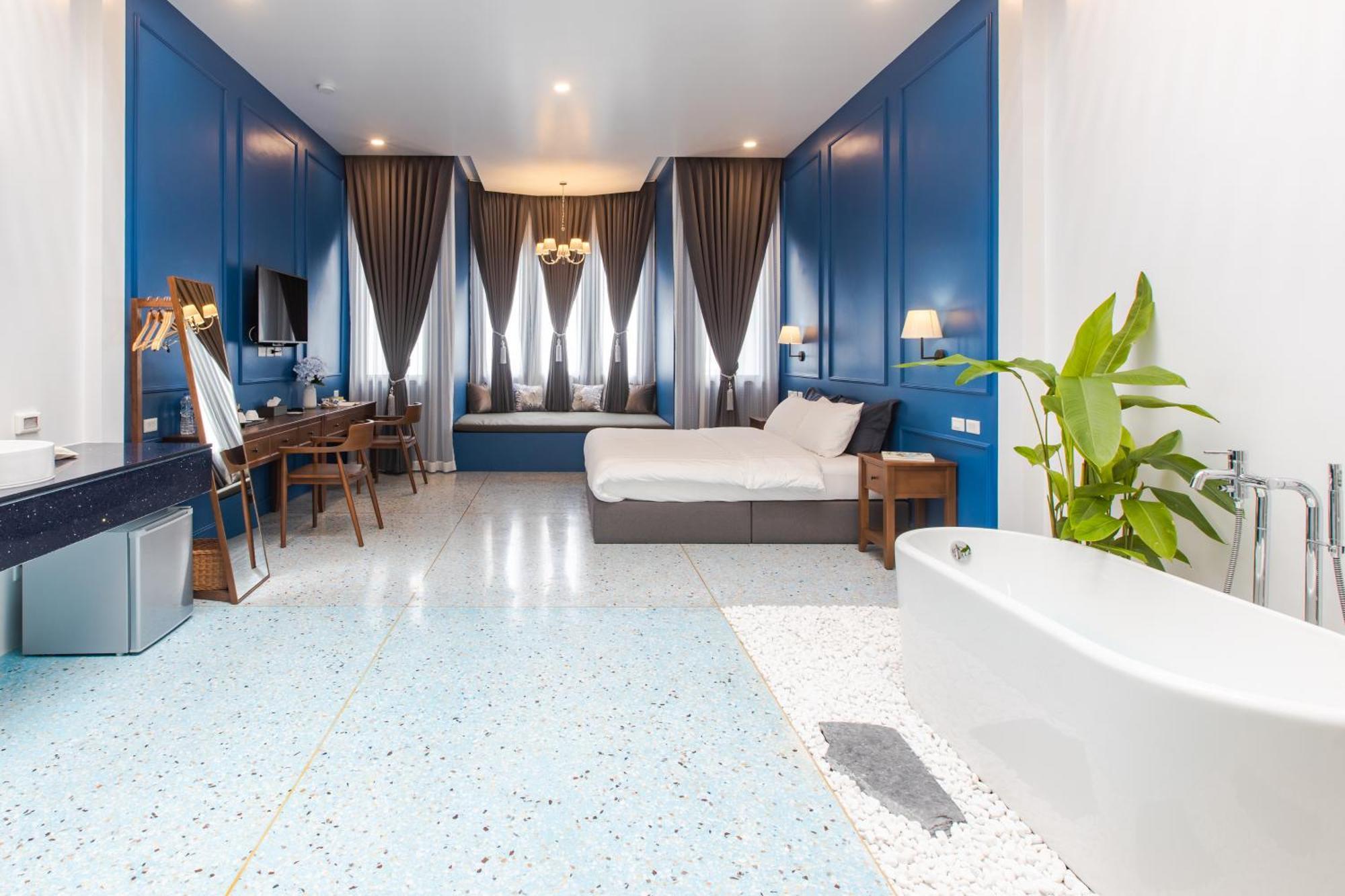 The Elements Boutique House Hotel Phuket Exterior photo